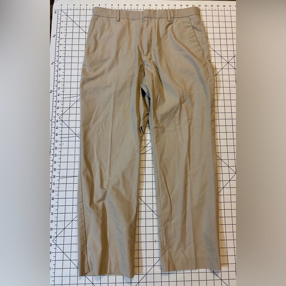 Banana Republic Men’s Size 33/30 Tan Non-Iron Tailored Fit Chino Pants